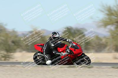 media/Dec-01-2025-Moto Forza (Mon) [[2daa91e15f]]/2-Intermediate Group/Session 3 (Turn 7 Inside Pans)/